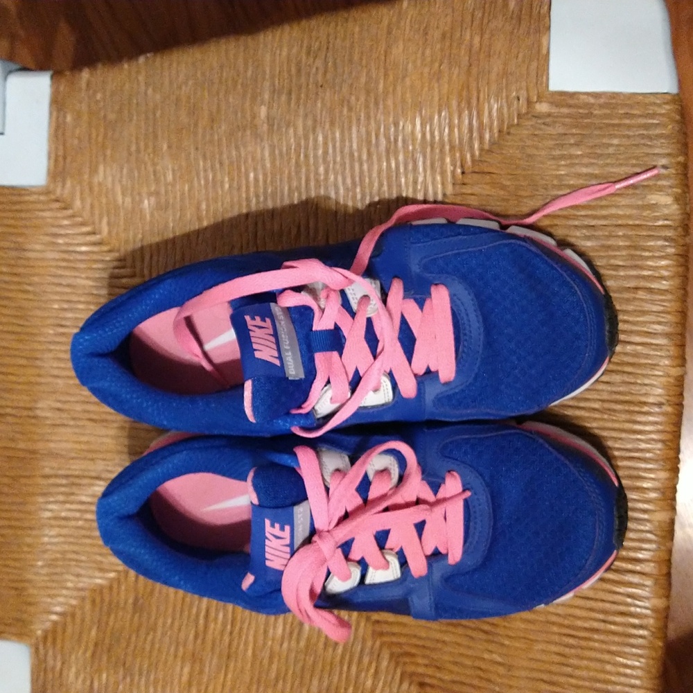 Nike Dual Fusion Sneaker💖 @Size 7.5-FINAL 💖